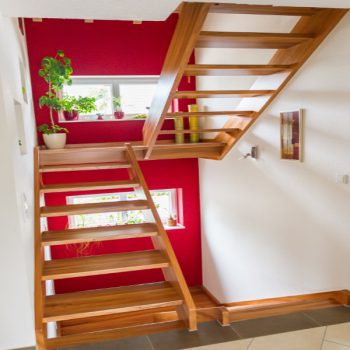 Treppe halbgewendet - Göpper Innenausbau Fenster Möbel